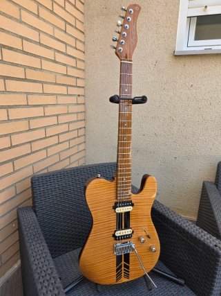 SIRE LARRY CARLTON T7 NATURAL + Estuche foam.