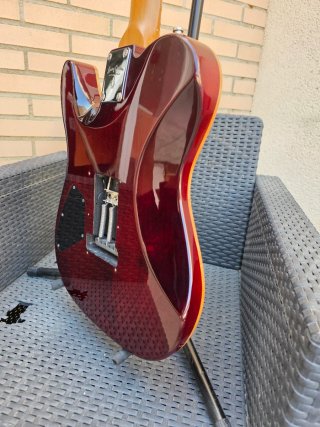 SIRE LARRY CARLTON T7 NATURAL + Estuche foam.