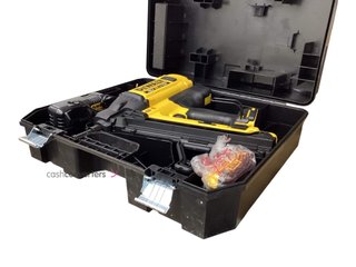 clavadora dewalt dgn845d1