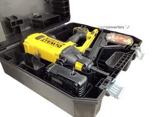 clavadora dewalt dgn845d1