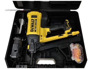 clavadora dewalt dgn845d1