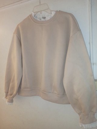 Jersey beige con cuello blanco