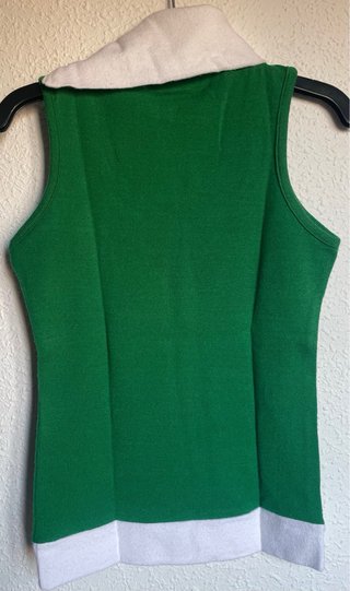 Camiseta sin mangas Bershka verde y blanca