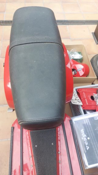 Vespa 125pk Roja