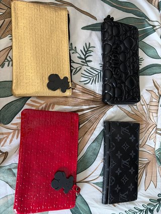 Lote Carteras Tous: Dorada, Negra y Roja