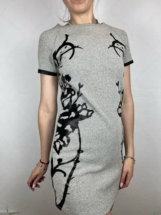 Vestido Mini MNG Floral Gris y Negro