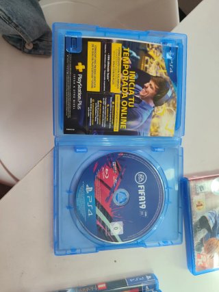 Lote 3 Giochi PS4: NBA 2K21, FIFA 19 e NBA 2K15