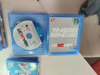 Lote 3 Giochi PS4: NBA 2K21, FIFA 19 e NBA 2K15