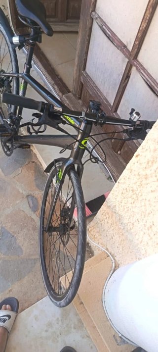 Bicicleta carretera Cannondale quick 3 Gris