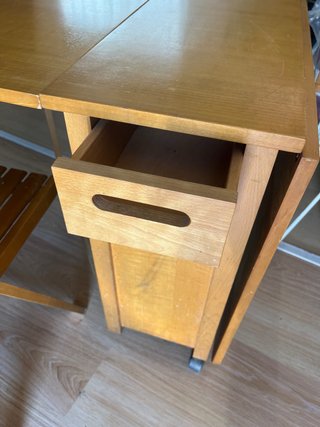 Mesa y 4 sillas plegables de madera