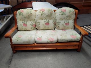 Sofá de tela con estampado floral