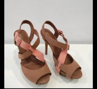 Sandalias Bershka tacón marrón y rosa