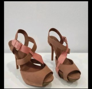 Sandalias Bershka tacón marrón y rosa