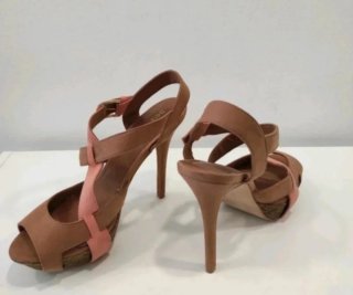 Sandalias Bershka tacón marrón y rosa