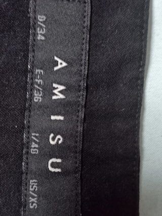 Pantalón acampanado negro con cinturón