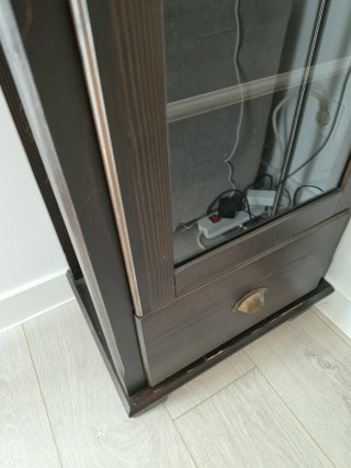 Vitrina Ikea Markor Madera y Cristal