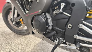 Yamaha R1 Sportbike Plata y Negra