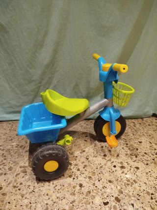 Triciclo infantil azul y verde