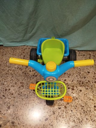 Triciclo infantil azul y verde
