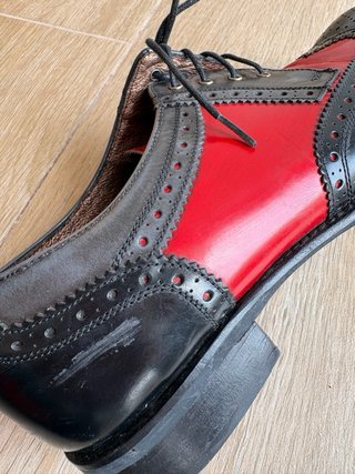 Zapatos Vitelo piel rojo y negro vintage. Talla 39