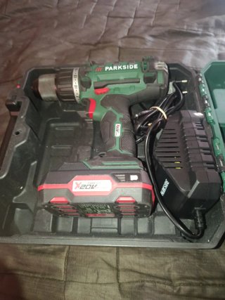 Taladro Parkside con batería, cargador y maletín