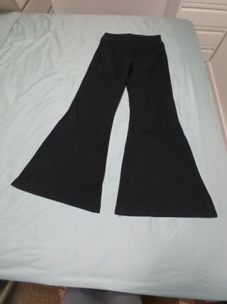 Pantalón campana negro con cinturón
