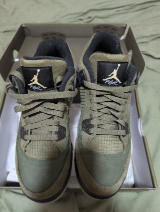 Jordan 4 Verde Militar
