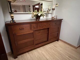 Vitrina y aparador de madera SIN DECORACIÓN