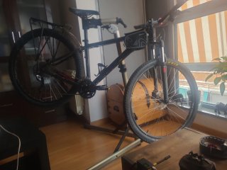 Bicicleta Cube 29"  Attention lista para alforjas