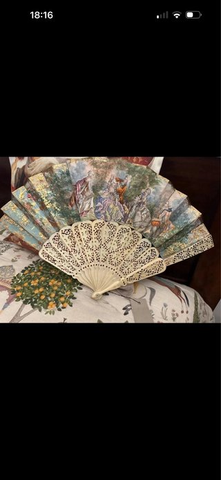 Abanico Versalles antiguo pintado a mano
