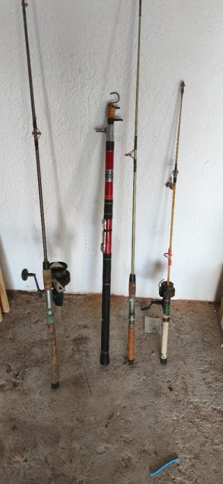 Caña y carrete de pesca