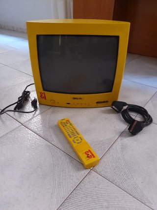 Televisión Portátil Amarilla