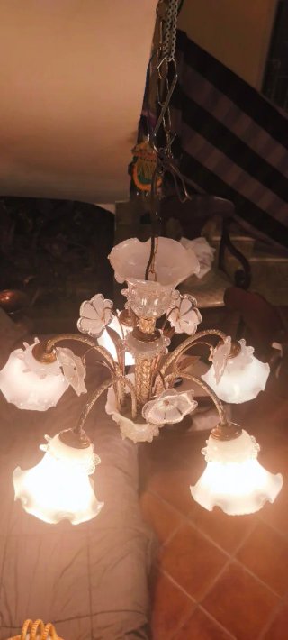 Lampadario Murano stile oro e bianco