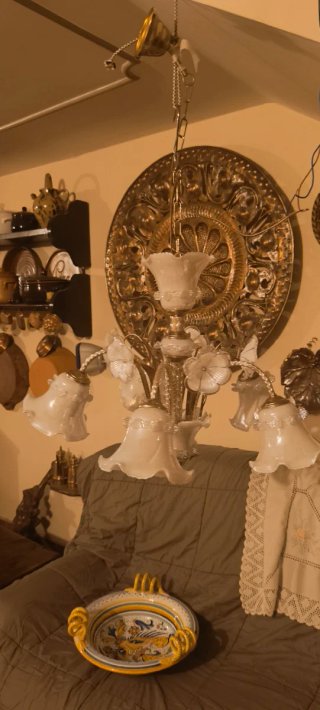 Lampadario Murano stile oro e bianco