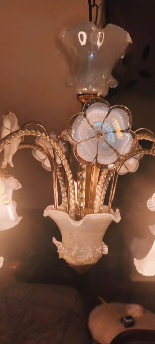 Lampadario Murano stile oro e bianco