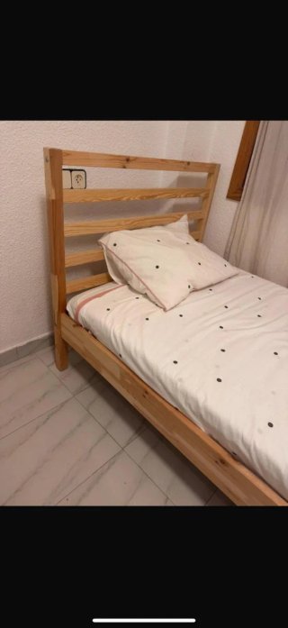 2 Camas de madera,colchon