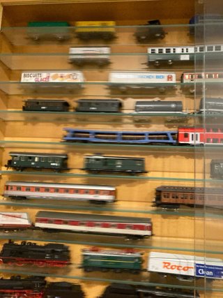 Tren eléctrico digital con vagones