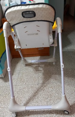Trona bebé con diseño de superhéroe