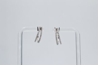 Aro de oro blanco de 18k con diamantes. Ref:045-04-01878