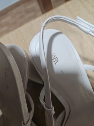 Zapatos Zara Talla 40 Beige y Dorado