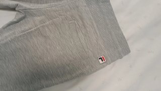 Pantalón chándal gris con cordón rosa