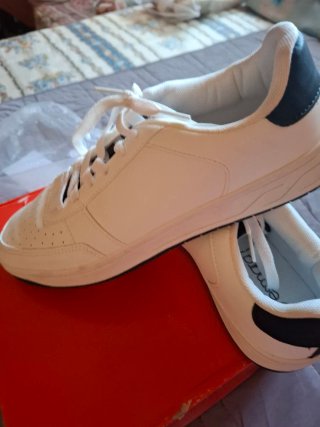 Zapatos deportivos blancos