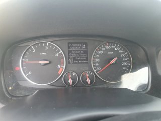 Renault Laguna 2011  ruedas y aceite!