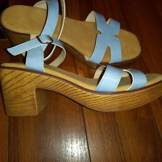 Sandalias cómodas azul celeste