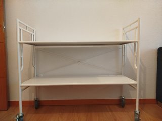 mesa auxiliar con ruedas marca SAMMANKOPPLA IKEA