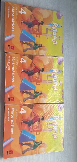 Libro de matemáticas  Revuela de 4 de primaria