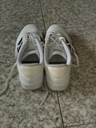 Zapatillas Adidas Blancas y Negras