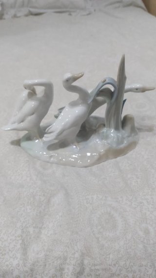 Figura de porcelana cisnes lladro