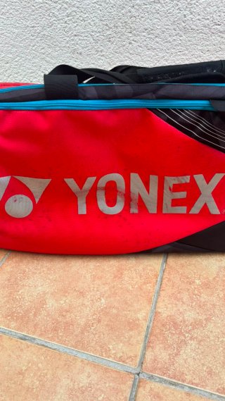 Raqueta Yonex Vcore 100 (2023) + Raquetero