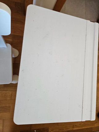 Escritorio infantil IKEA blanco sunvik y silla